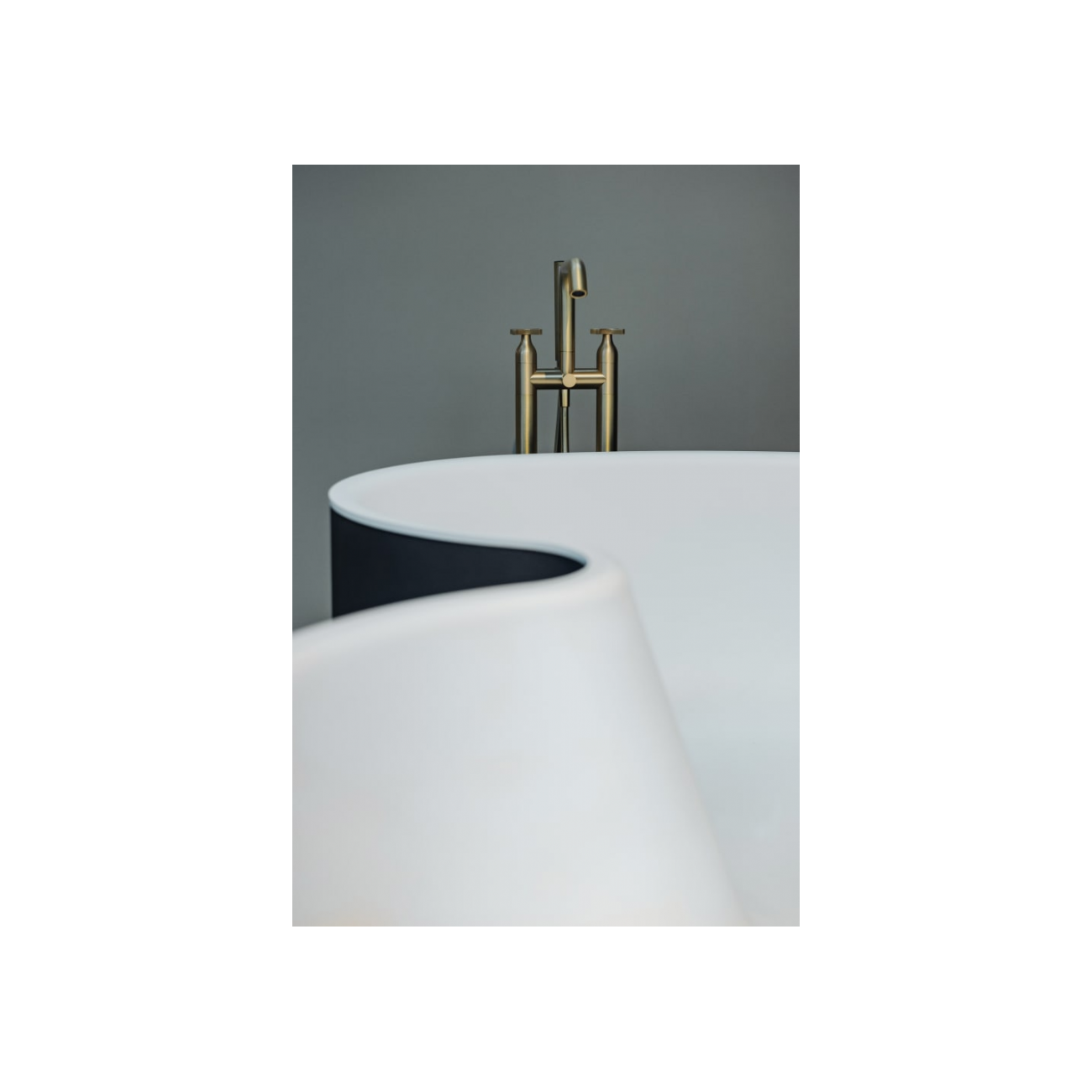 AGAPE MEMORY FLOOR‑MOUNTED BATH TAP