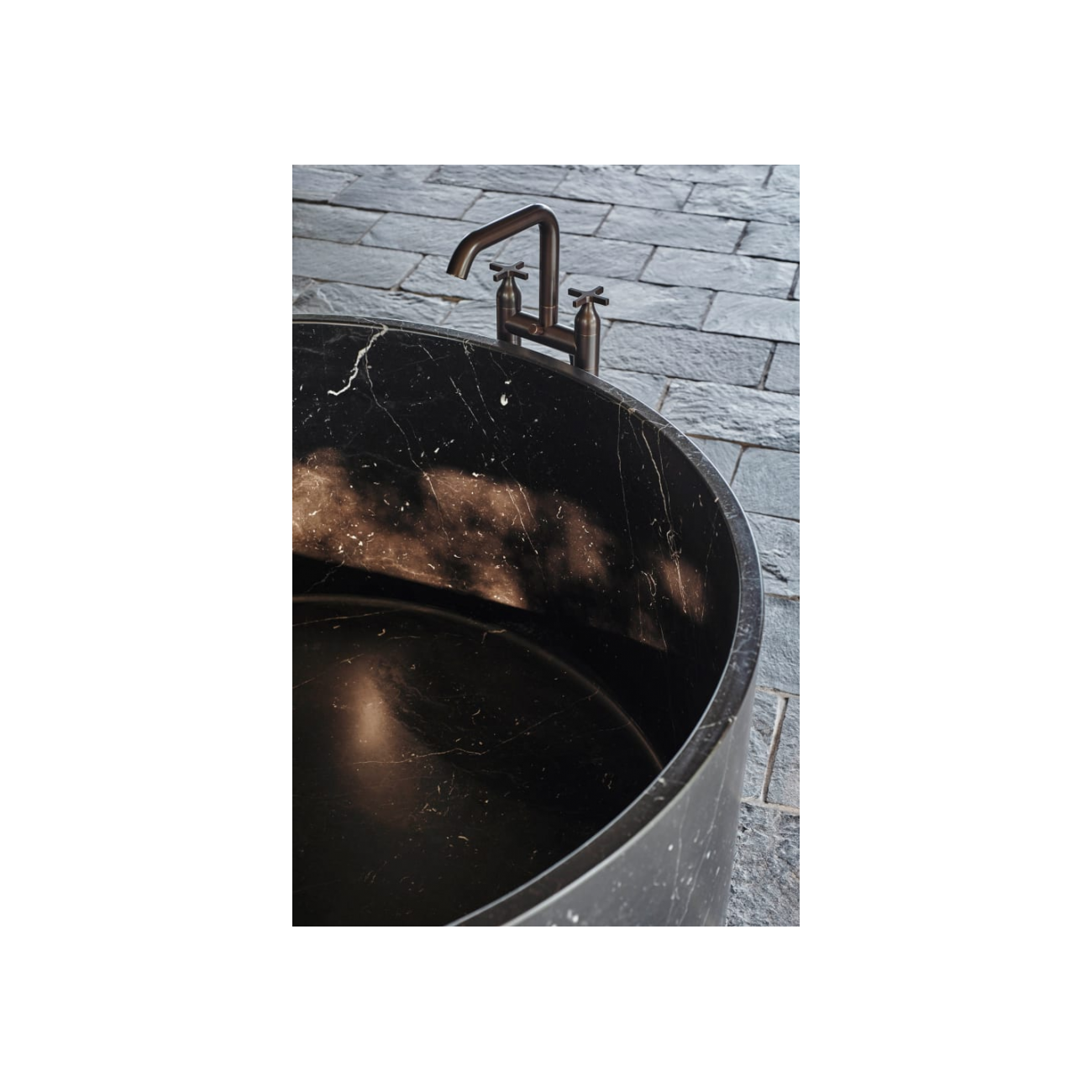 AGAPE MEMORY FLOOR‑MOUNTED BATH TAP