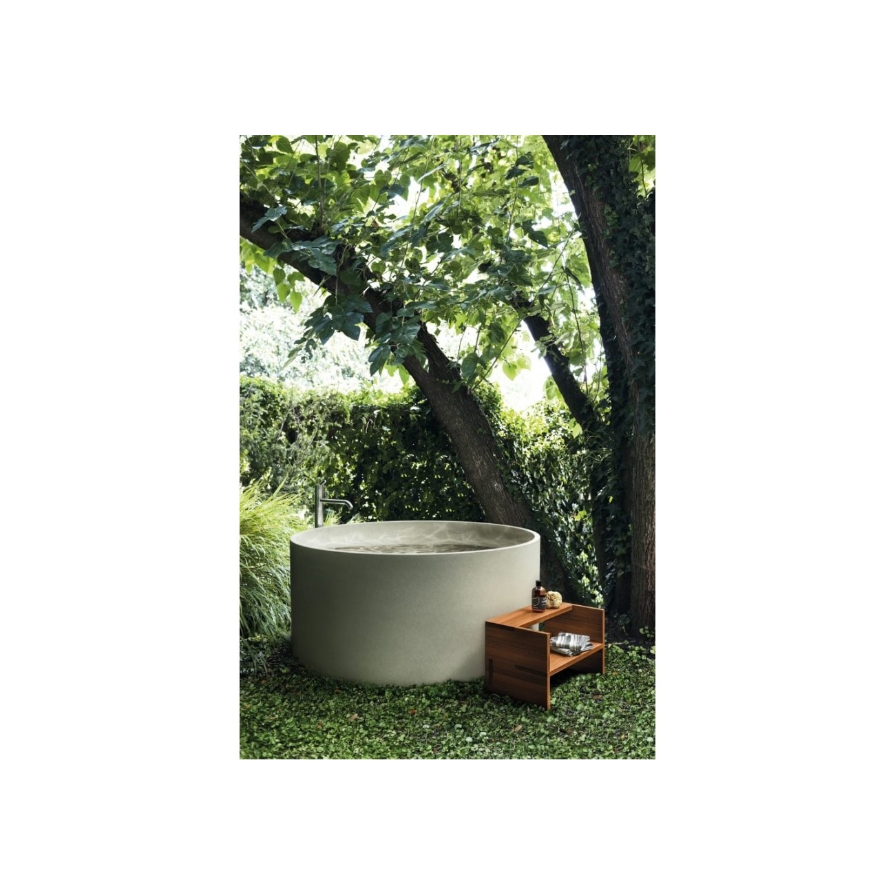 AGAPE IN‑OUT VASCA DA BAGNO IN CEMENTO