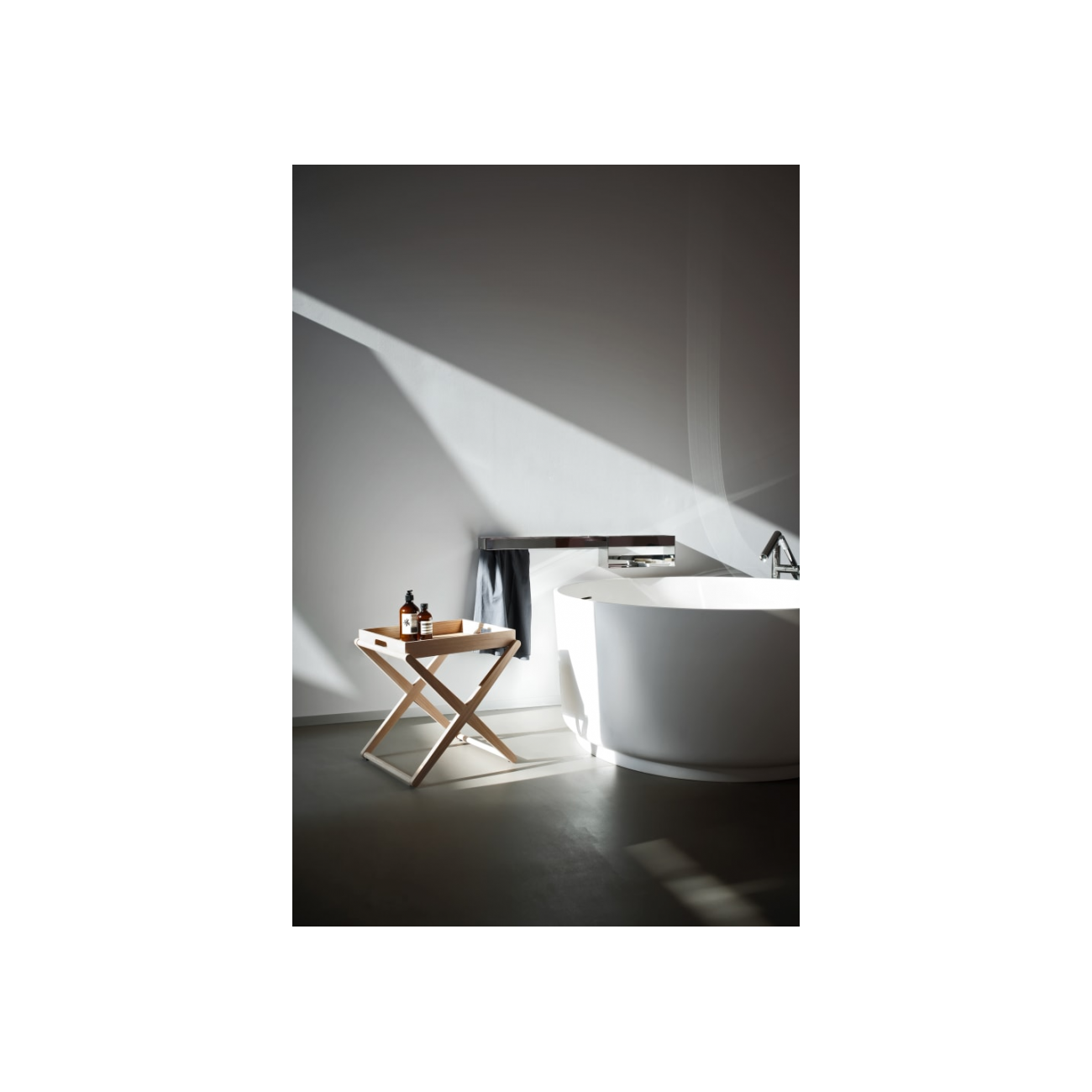 AGAPE X SIDE TABLE WITH TRAY