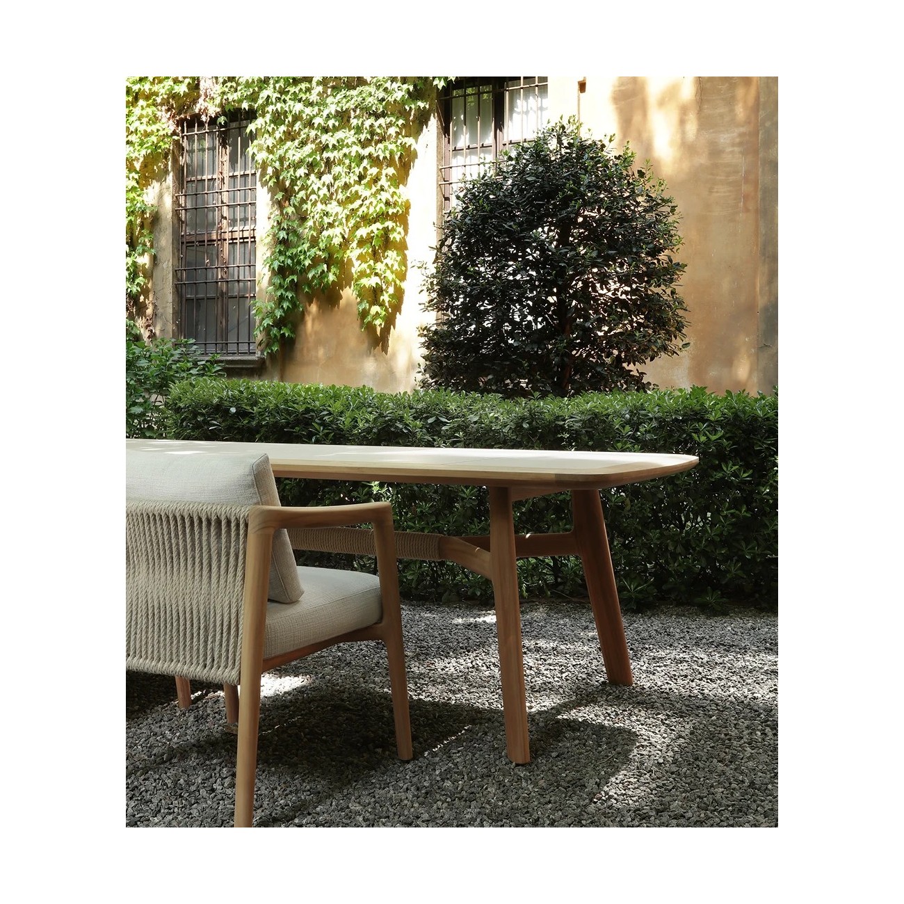 POLIFORM CURVE TABLE OUTDOOR