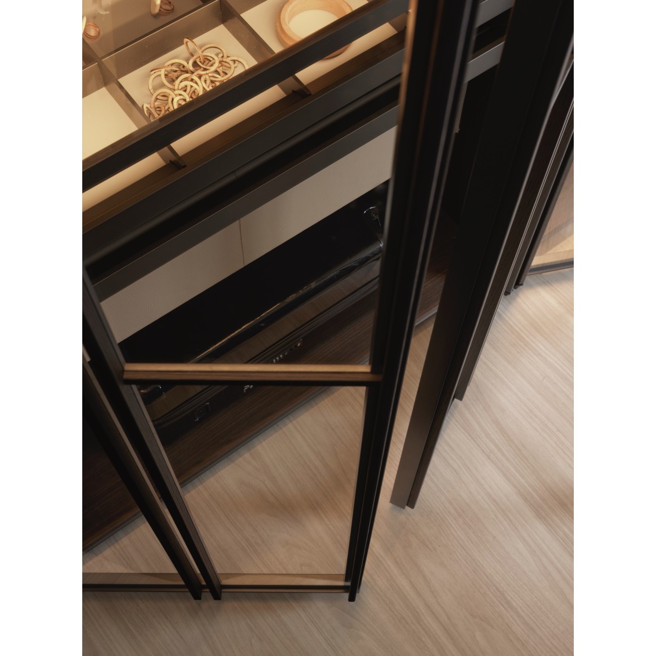 MOLTENI&C GLISS MASTER MERIDIAN DOORS ARMOIRE