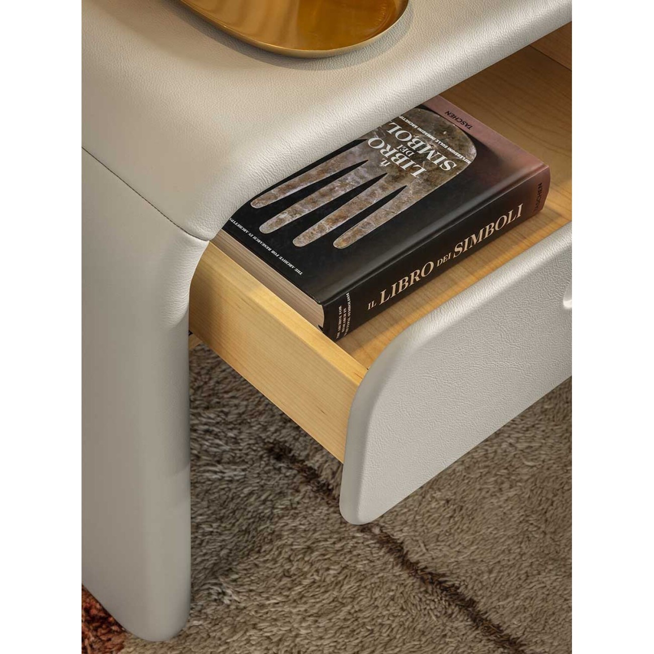 POLTRONA FRAU LIELOW NIGHT TABLE