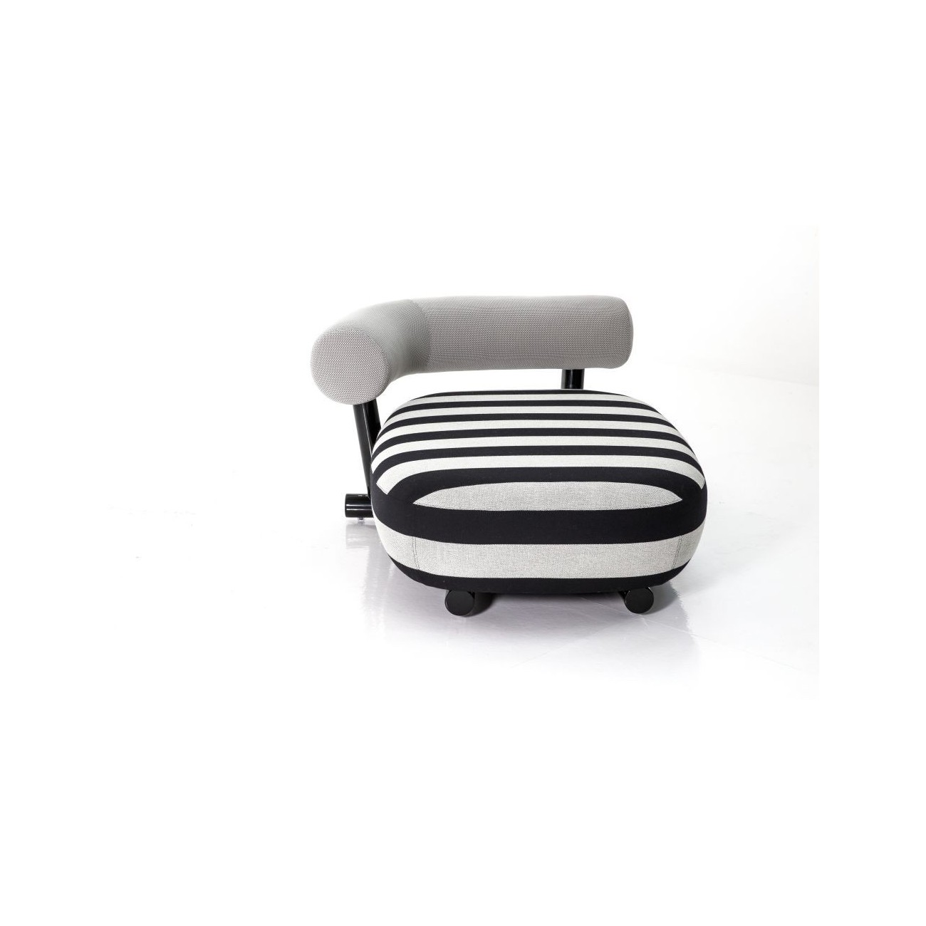 MOROSO PIPE CHAISE LOUNGE