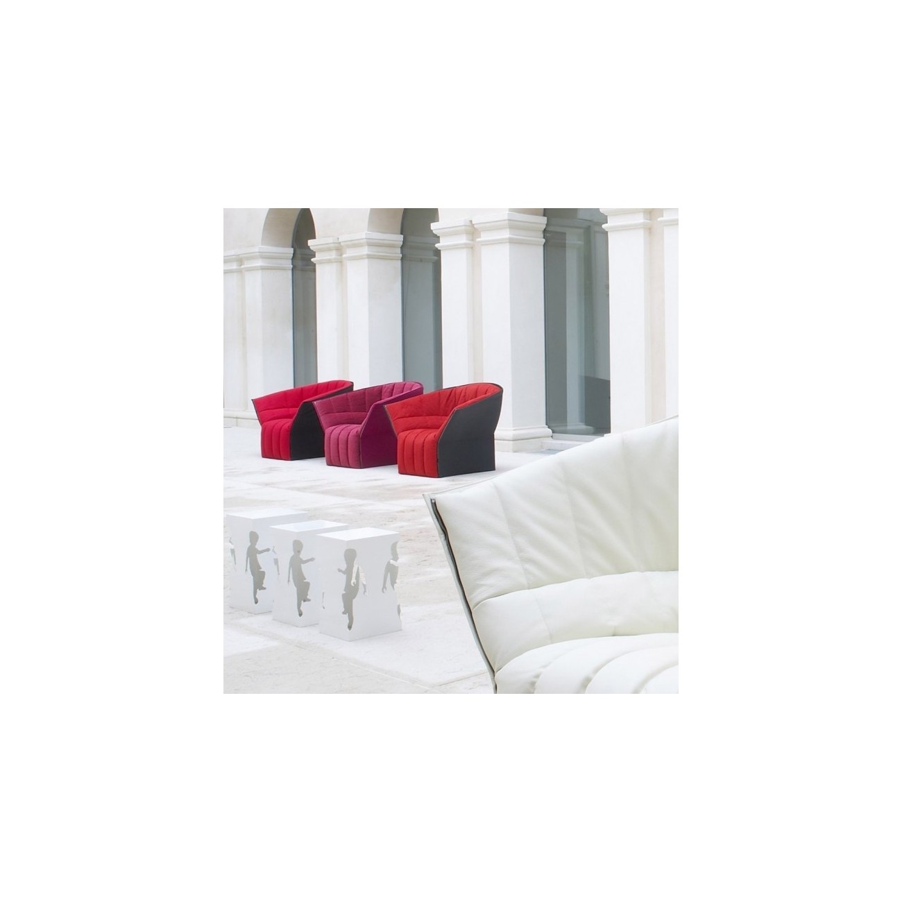 LIGNE ROSET MOEL POLTRONA CON SCHIENALE BASSO