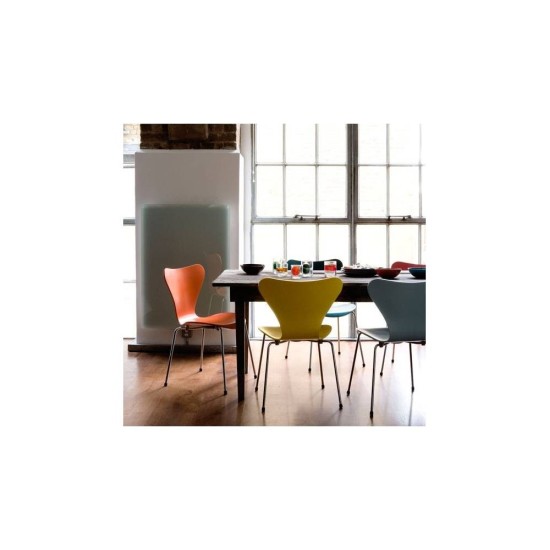 FRITZ HANSEN SEDIA LACCATA STANDARD SERIES 7™