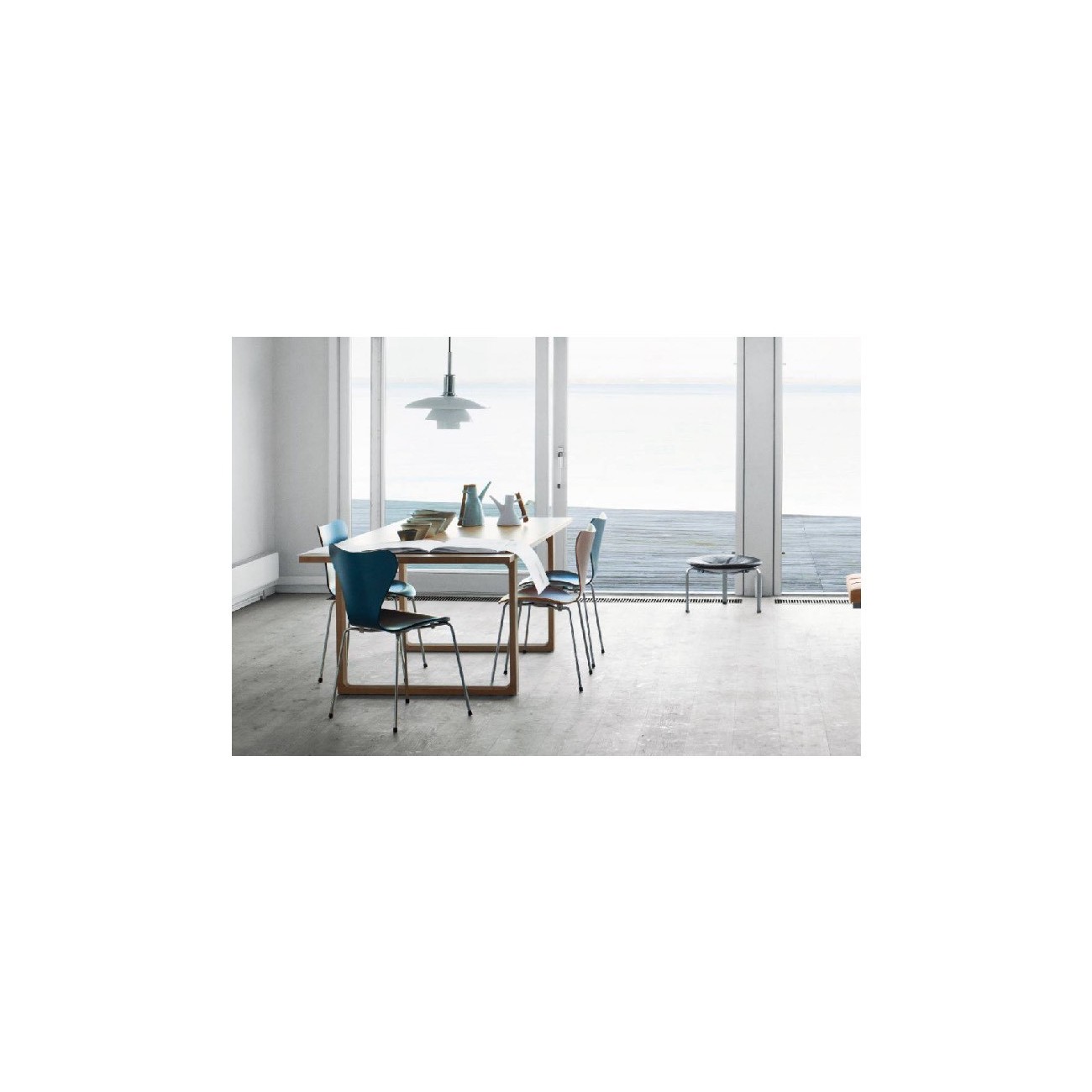 FRITZ HANSEN TAVOLO ESSAY