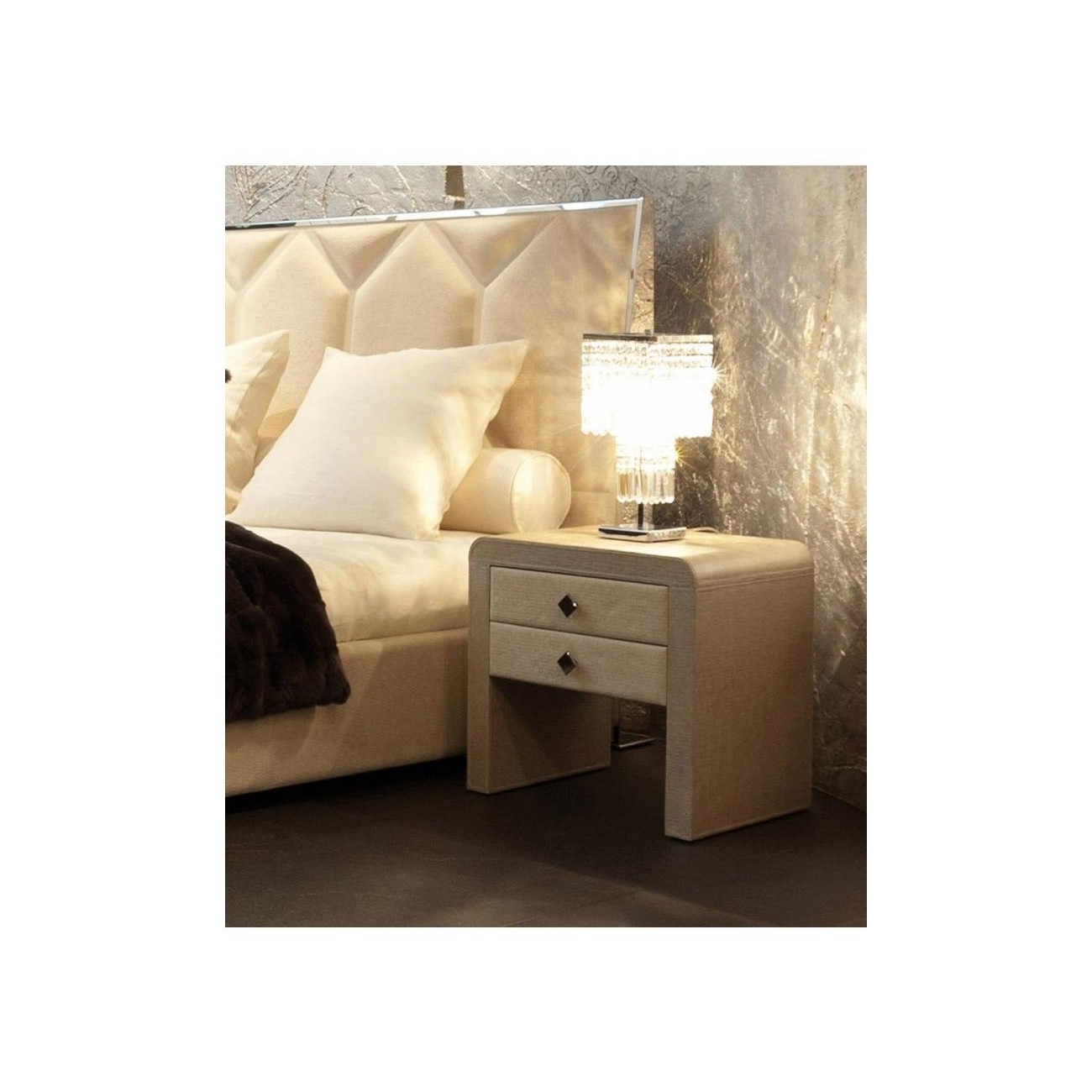 RUGIANO COMODINO REKO