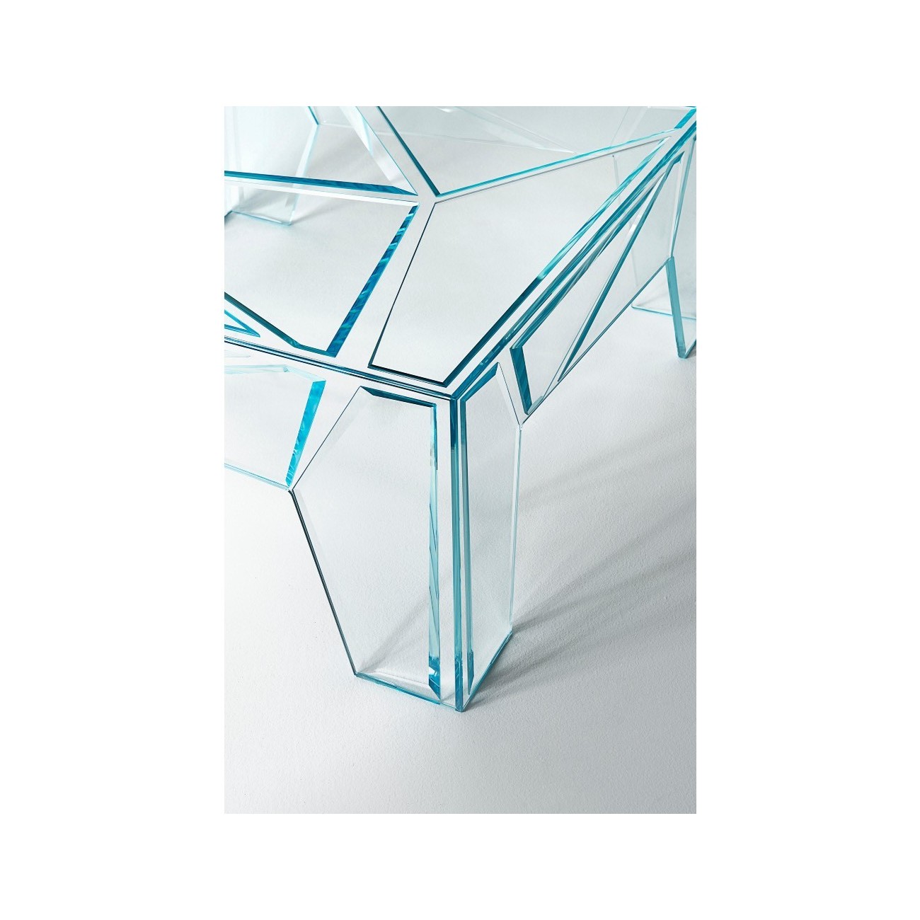 GLAS ITALIA HYPERTABLE