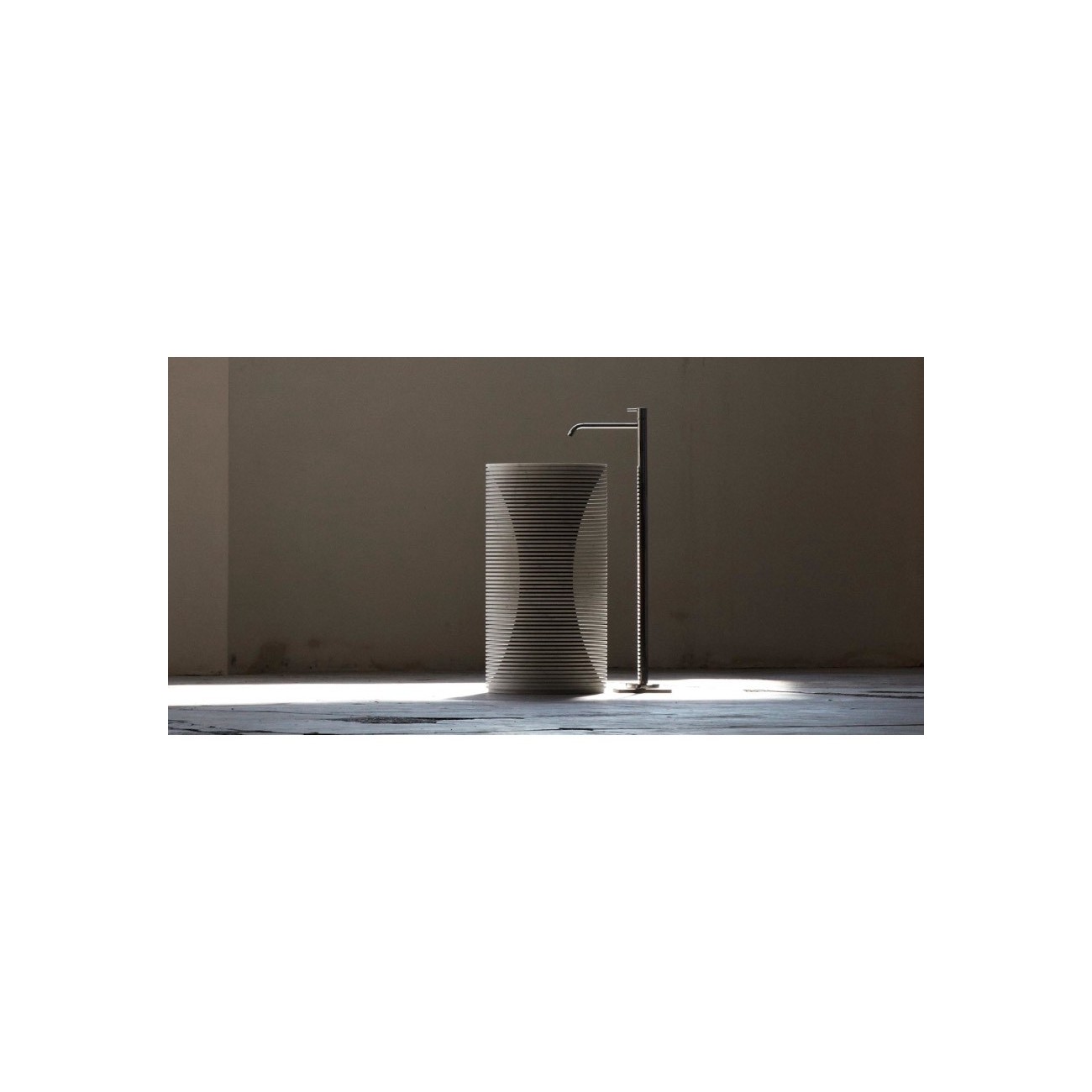 ANTONIO LUPI INTROVERSO