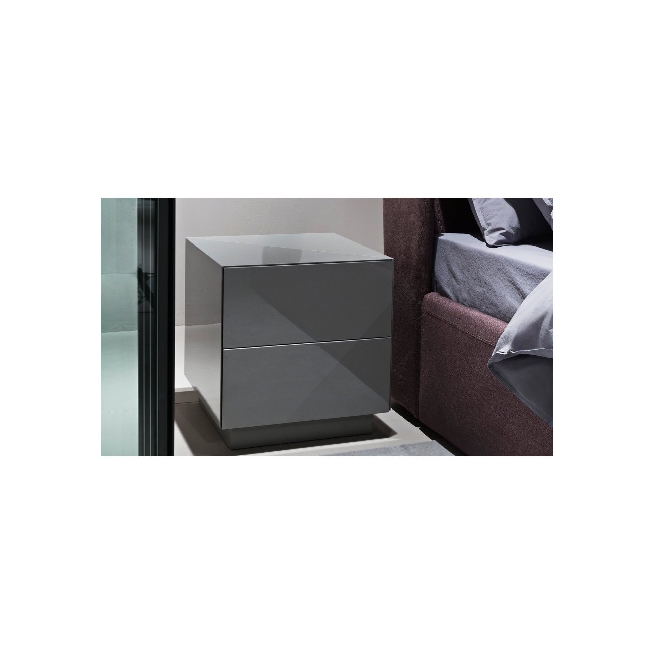 MERIDIANI KARL COMODINO