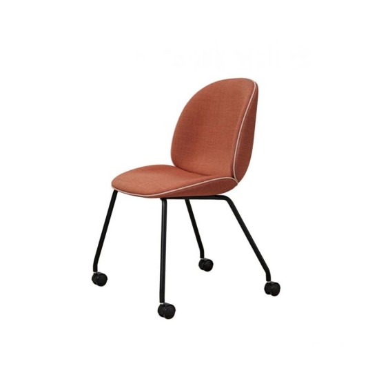 GUBI BEETLE SEDIA CON ROTELLE