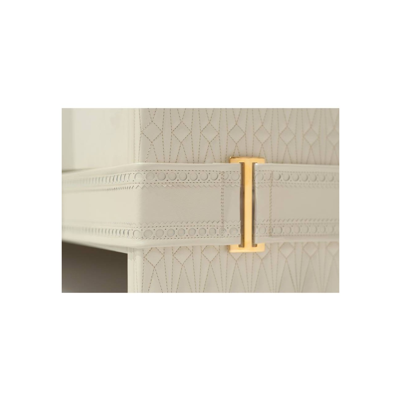 TURRI NUMERO TRE CONTENITORE