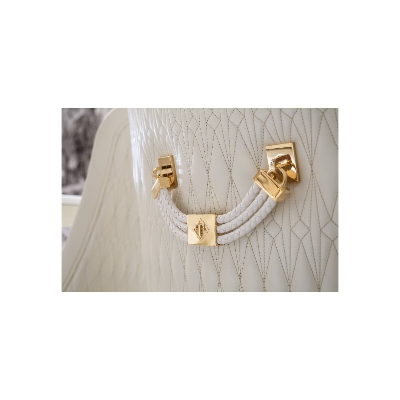 TURRI NUMERO TRE SEDIA