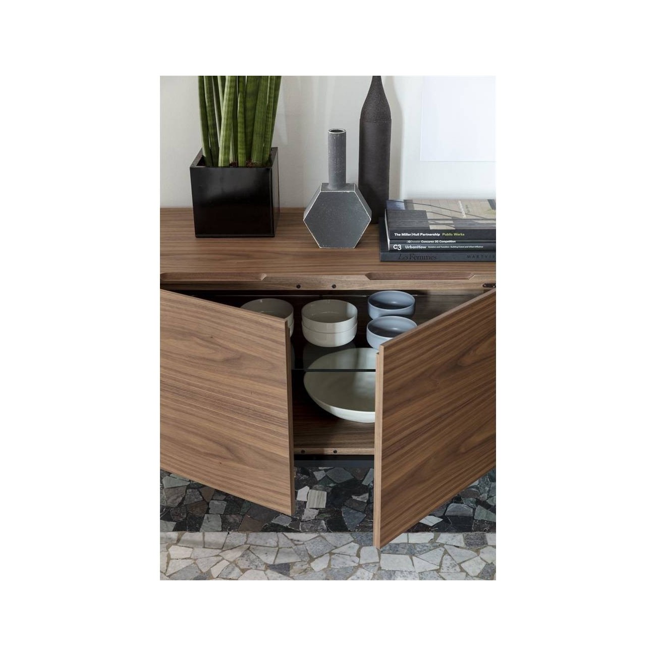 PORADA KANTO CREDENZA