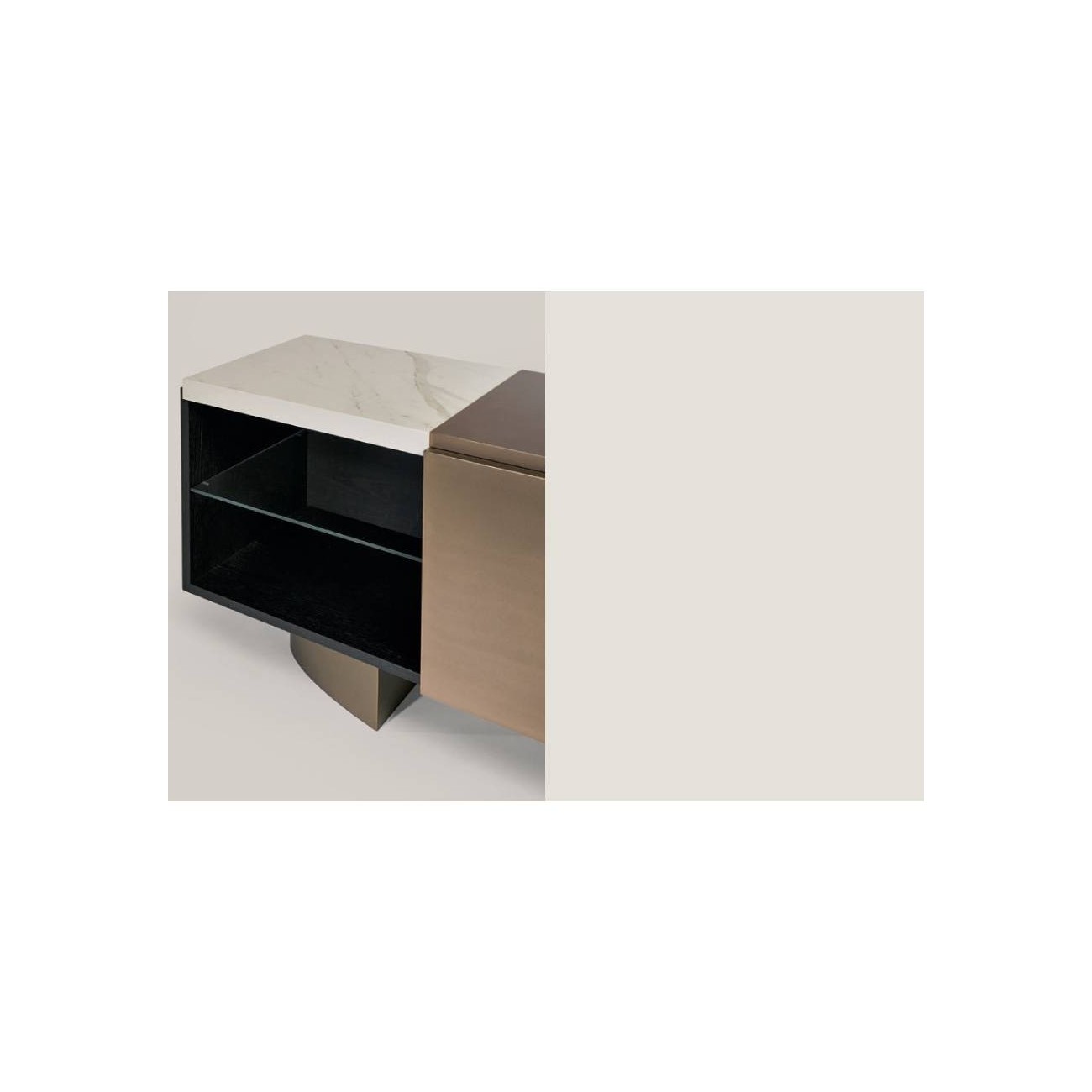 SHĀKE BOSTON CREDENZA