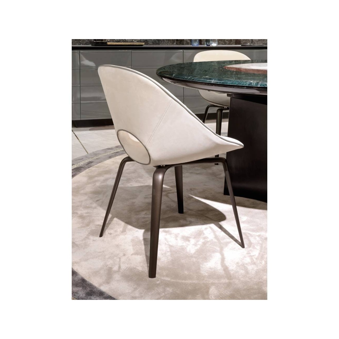 VISIONNAIRE TANYA SEDIA