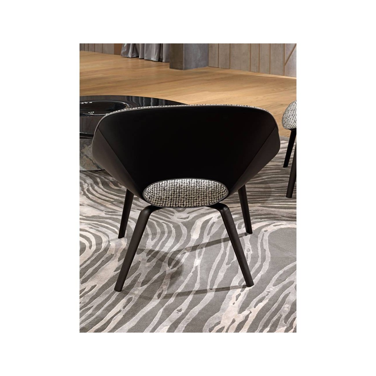 VISIONNAIRE TANYA SEDIA