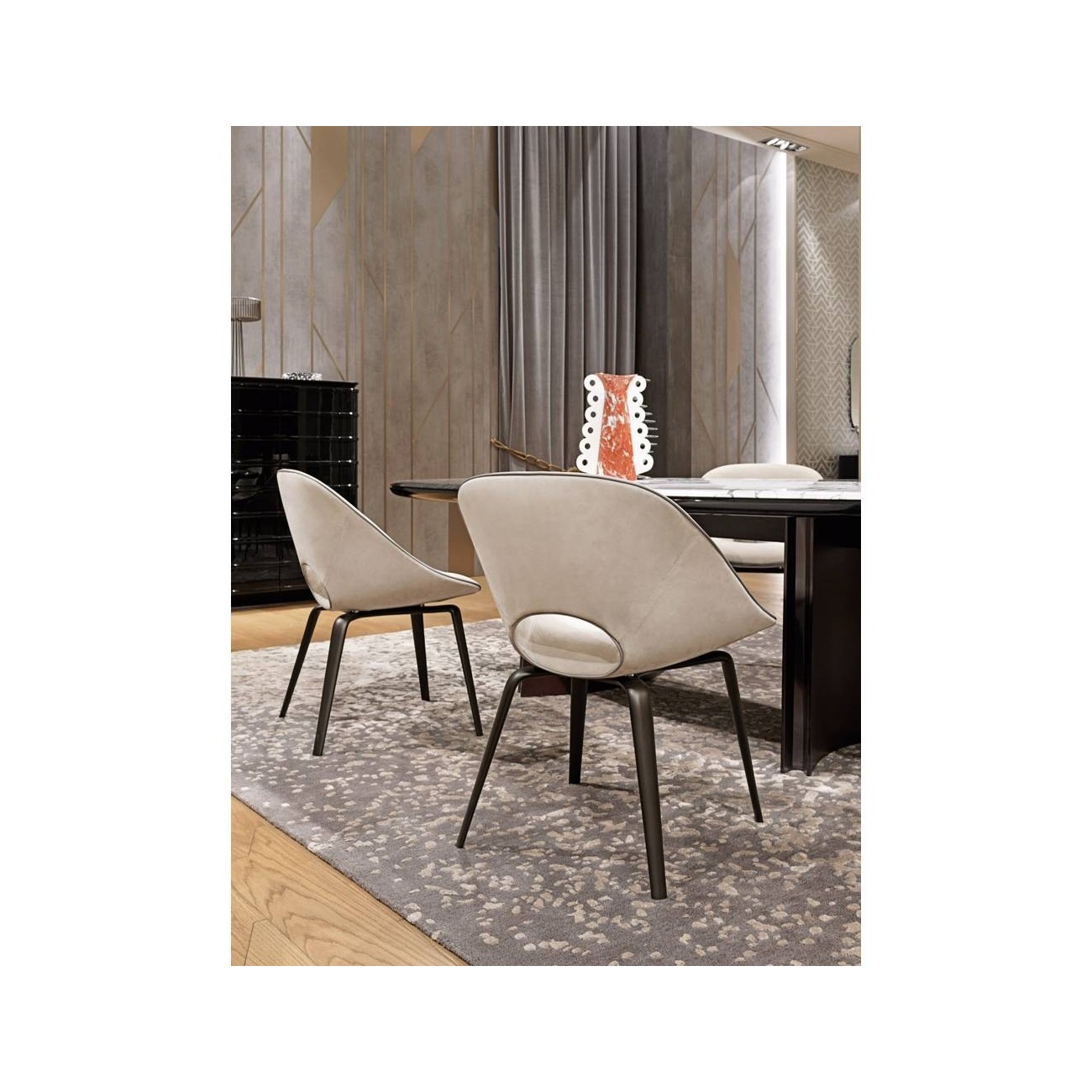 VISIONNAIRE TANYA SEDIA