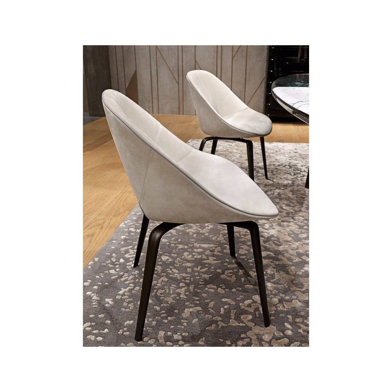 VISIONNAIRE TANYA SEDIA