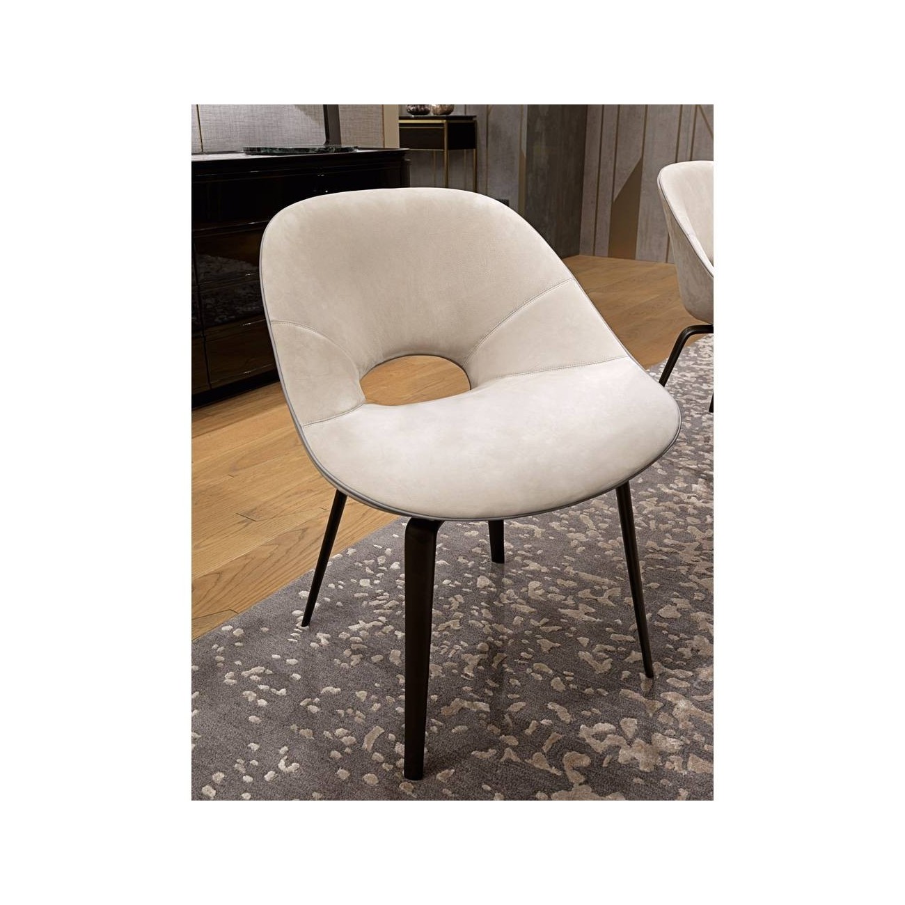 VISIONNAIRE TANYA SEDIA