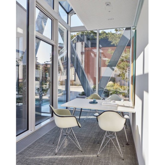 VITRA EAMES PLASTIC CHAIR DAR SEDIA