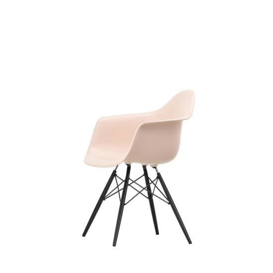 VITRA EAMES PLASTIC CHAIR DAW SEDIA