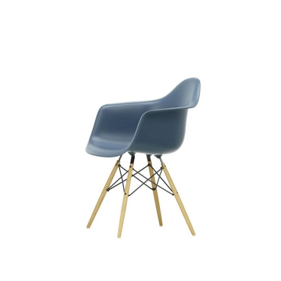VITRA EAMES PLASTIC CHAIR DAW SEDIA