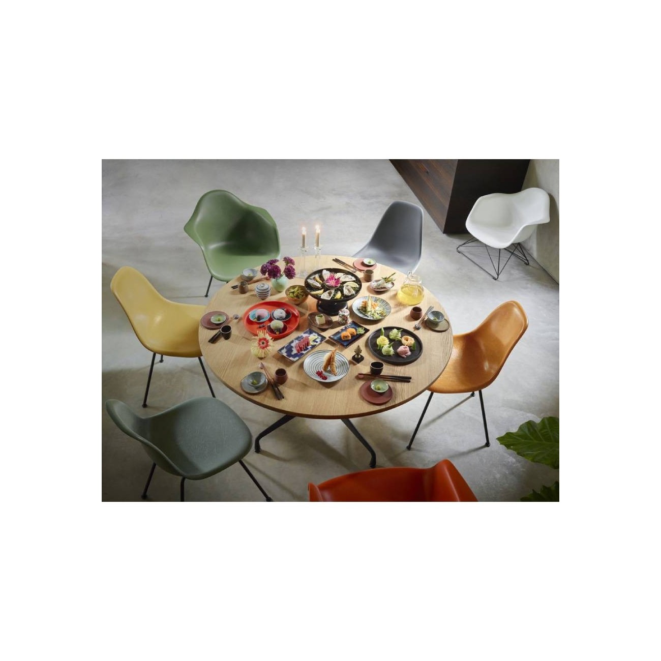 VITRA EAMES SEGMENTED TAVOLI