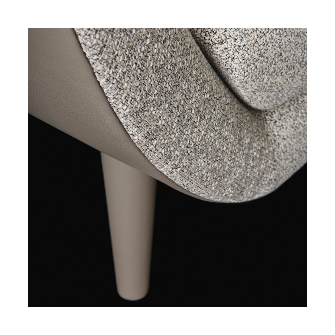 POLIFORM MAD KING ARMCHAIR