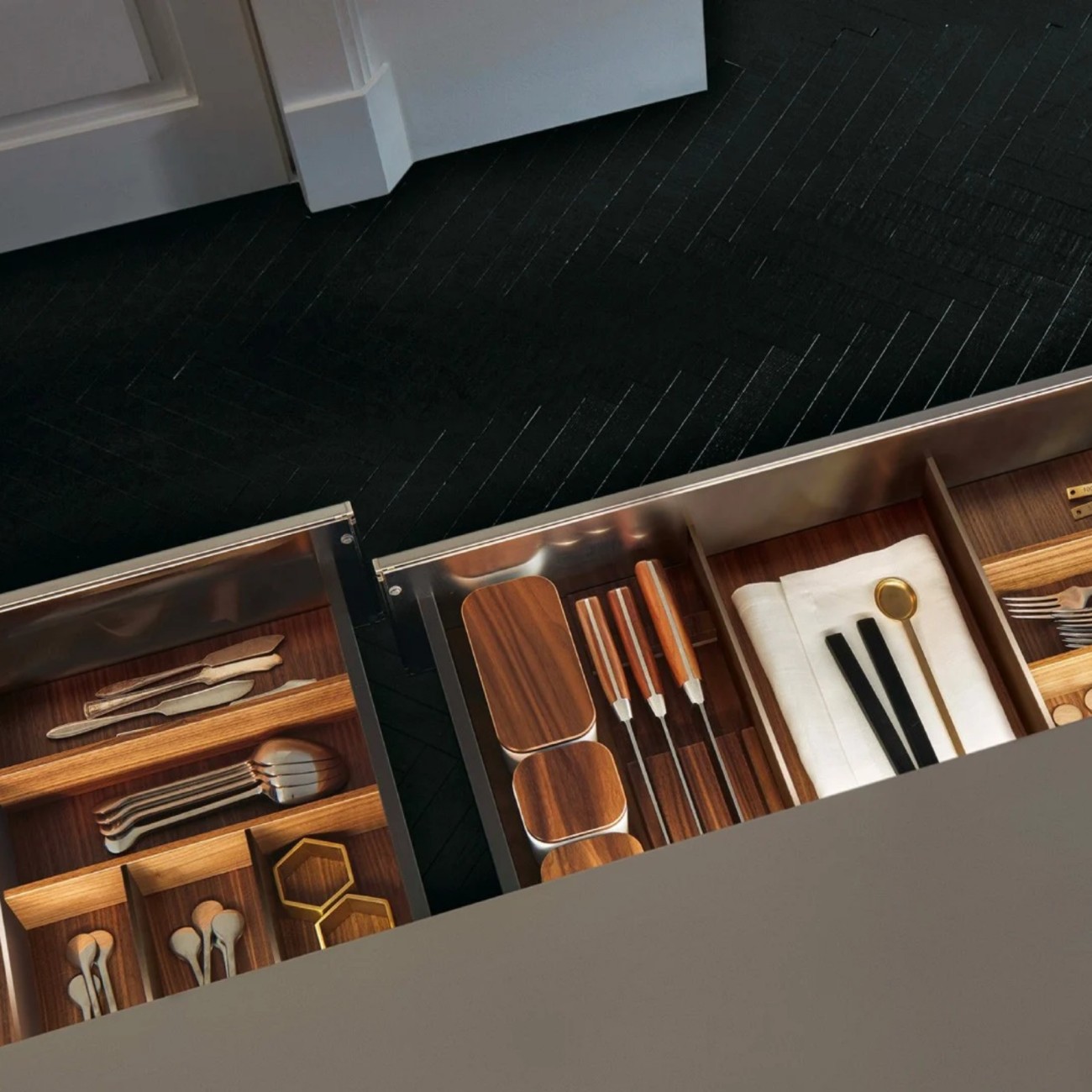 POLIFORM TWELVE CUISINES