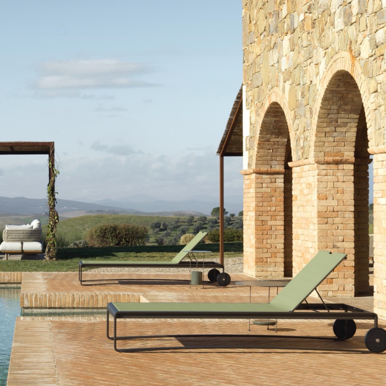 MOLTENI&C – GUELL CHAISE LONGUE OUTDOOR