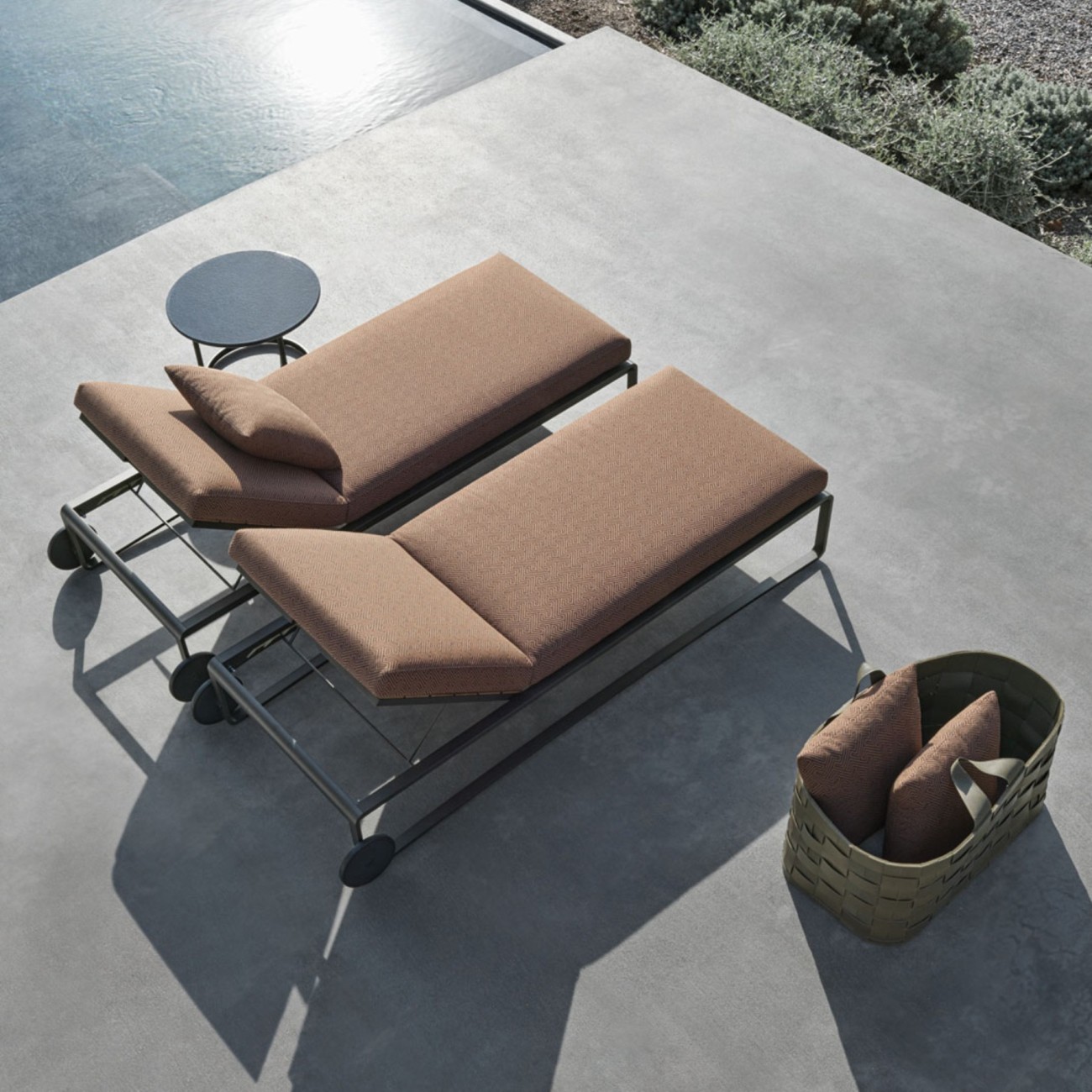 MOLTENI&C – GUELL CHAISE LONGUE OUTDOOR