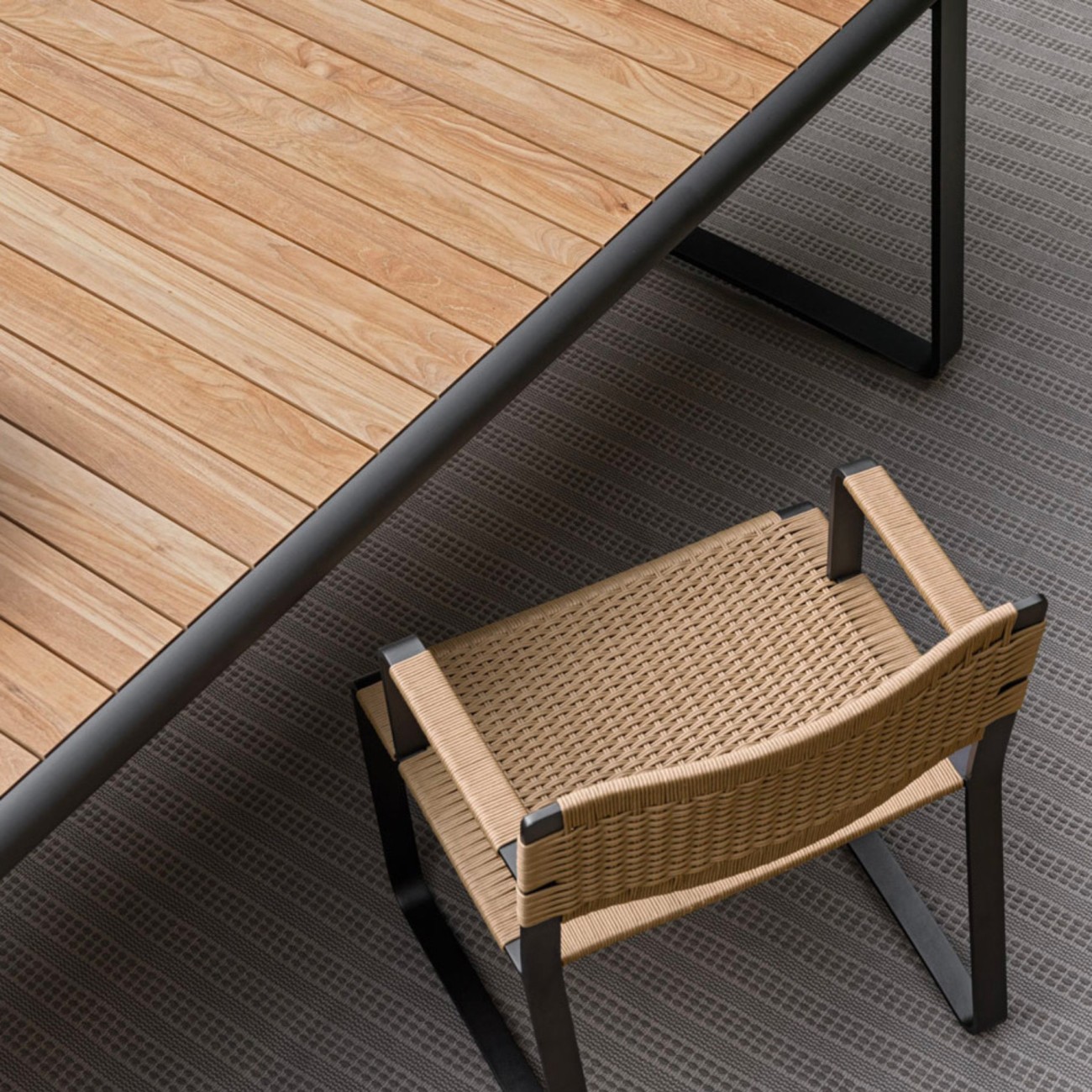 MOLTENI&C – GOLDEN GATE TABLE EXTÉRIEURE