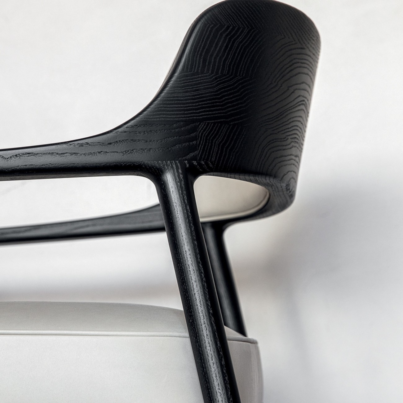 MOLTENI WALTER SMALL ARMCHAIR