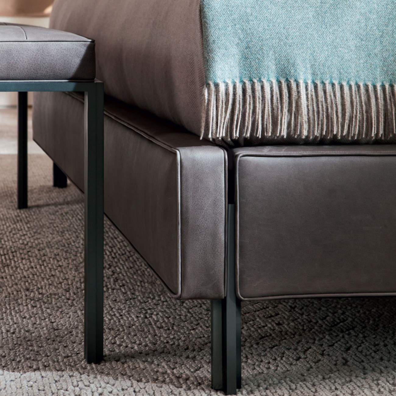 MOLTENI & C. ANTON LIT EN CUIR