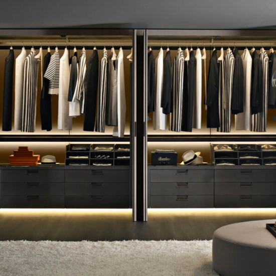 B&B WARDROBE BACKSTAGE