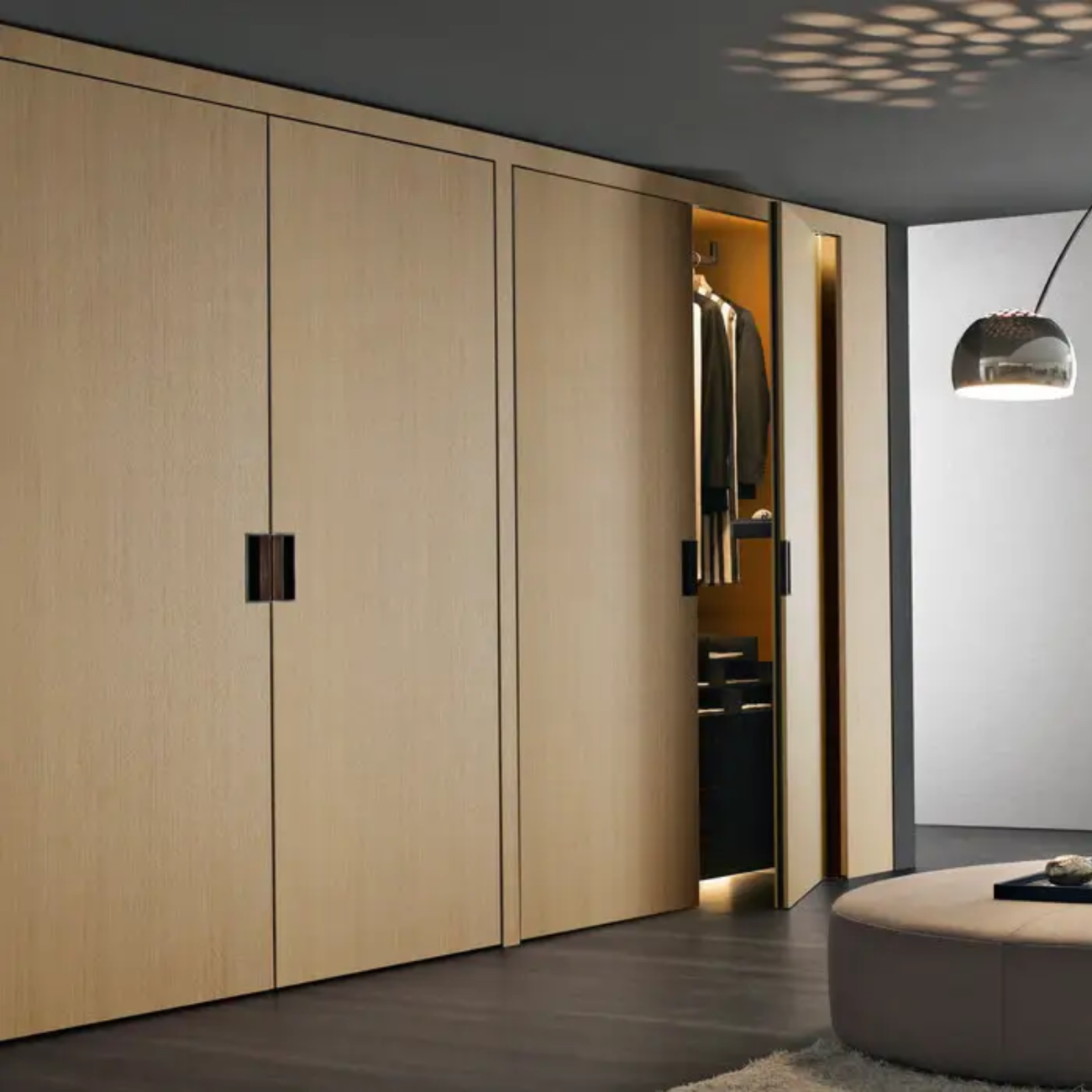 B&B ARMOIRE BACKSTAGE