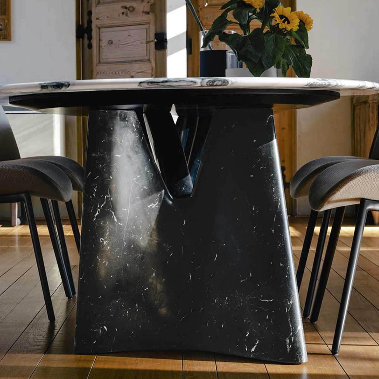 POLTRONA FRAU – INFINITAMENTE TABLE