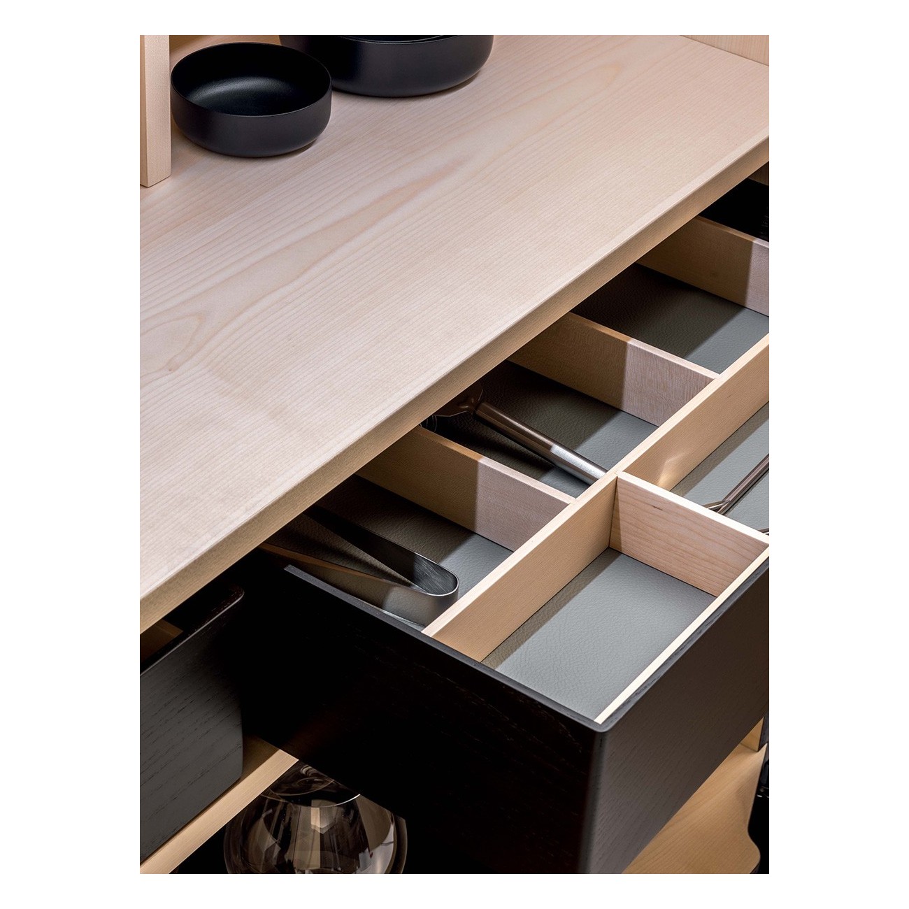 POLTRONA FRAU - DUO CABINET