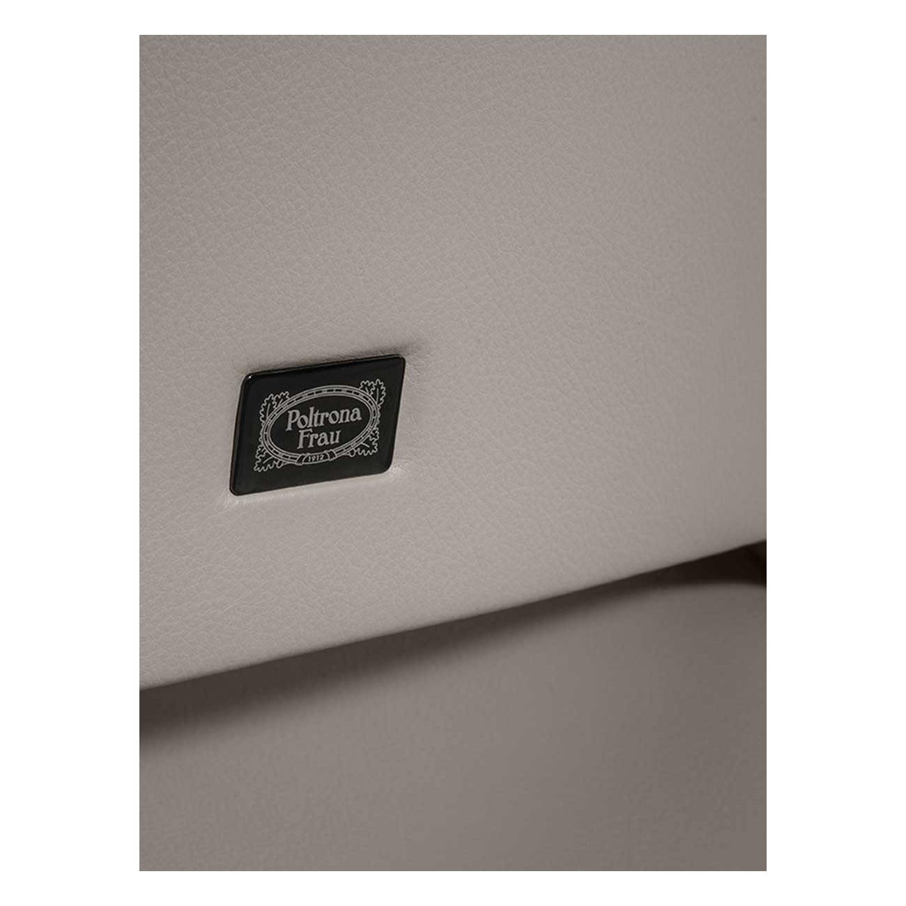 POLTRONA FRAU - NICE FAUTEUILS
