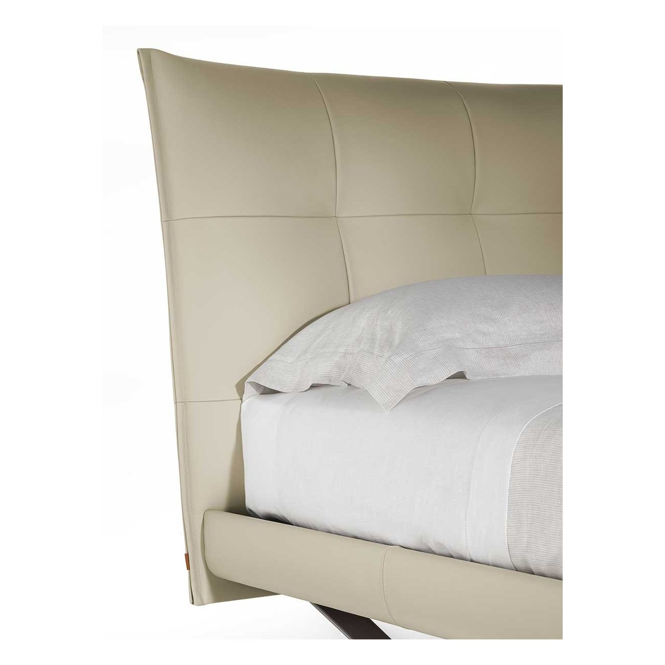 POLTRONA FRAU - AURORA TRE BED