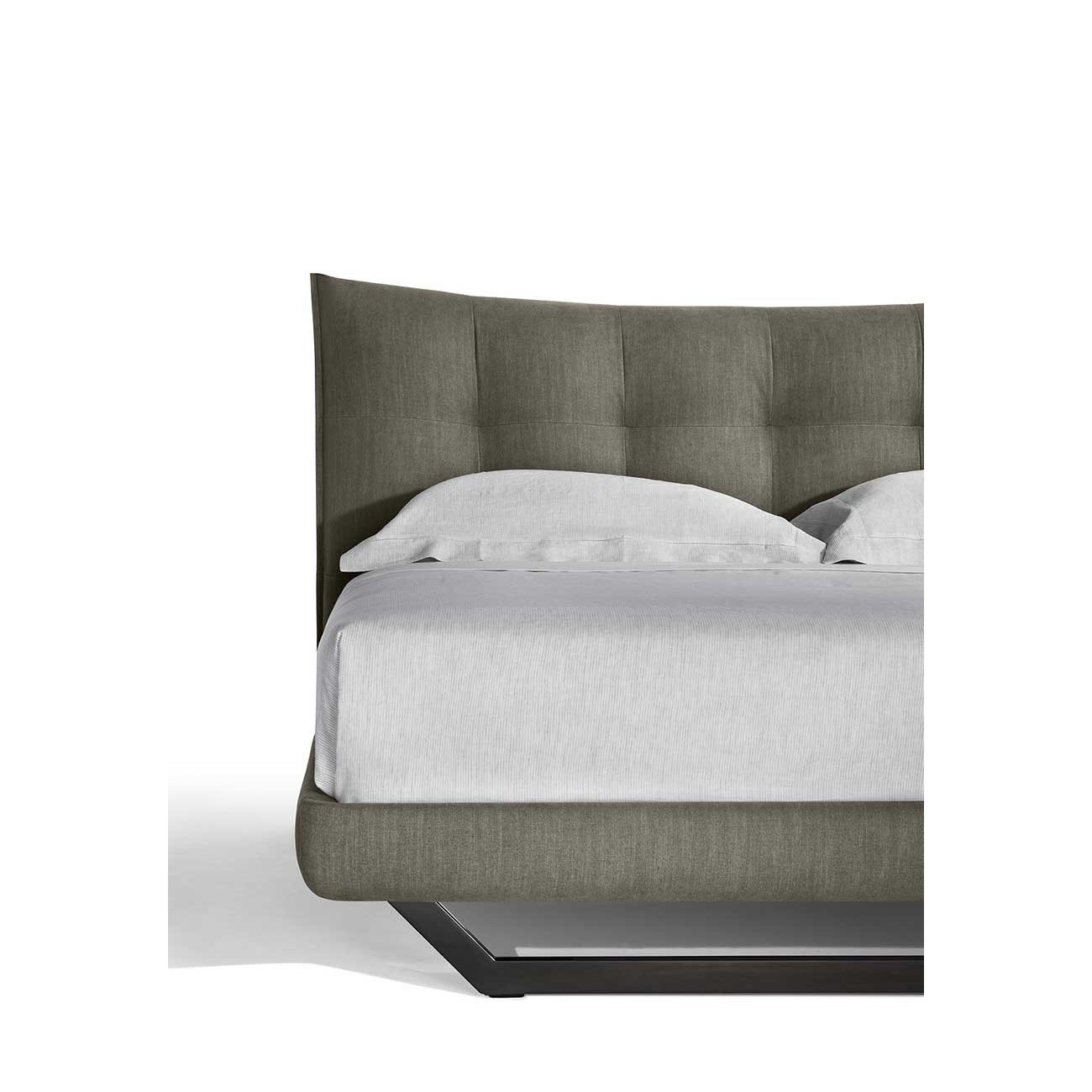 POLTRONA FRAU - AURORA TRE BED