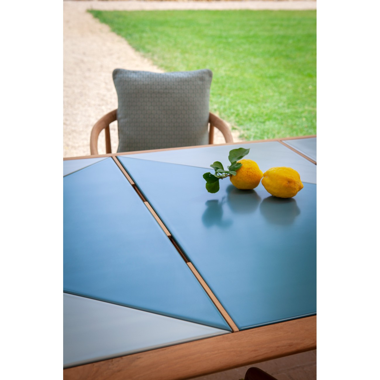 POLTRONA FRAU THE SECRET GARDEN TABLE