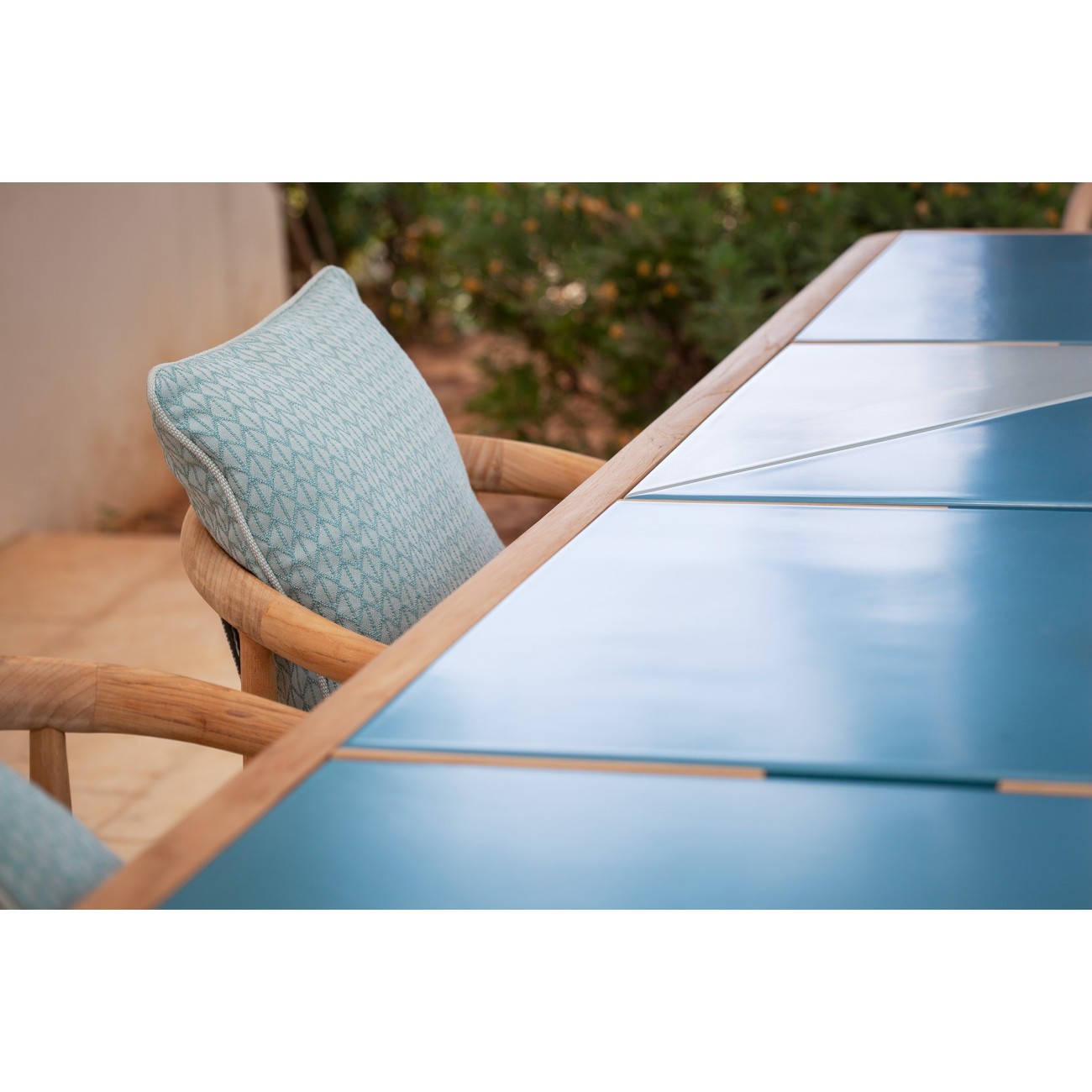 POLTRONA FRAU THE SECRET GARDEN TABLE