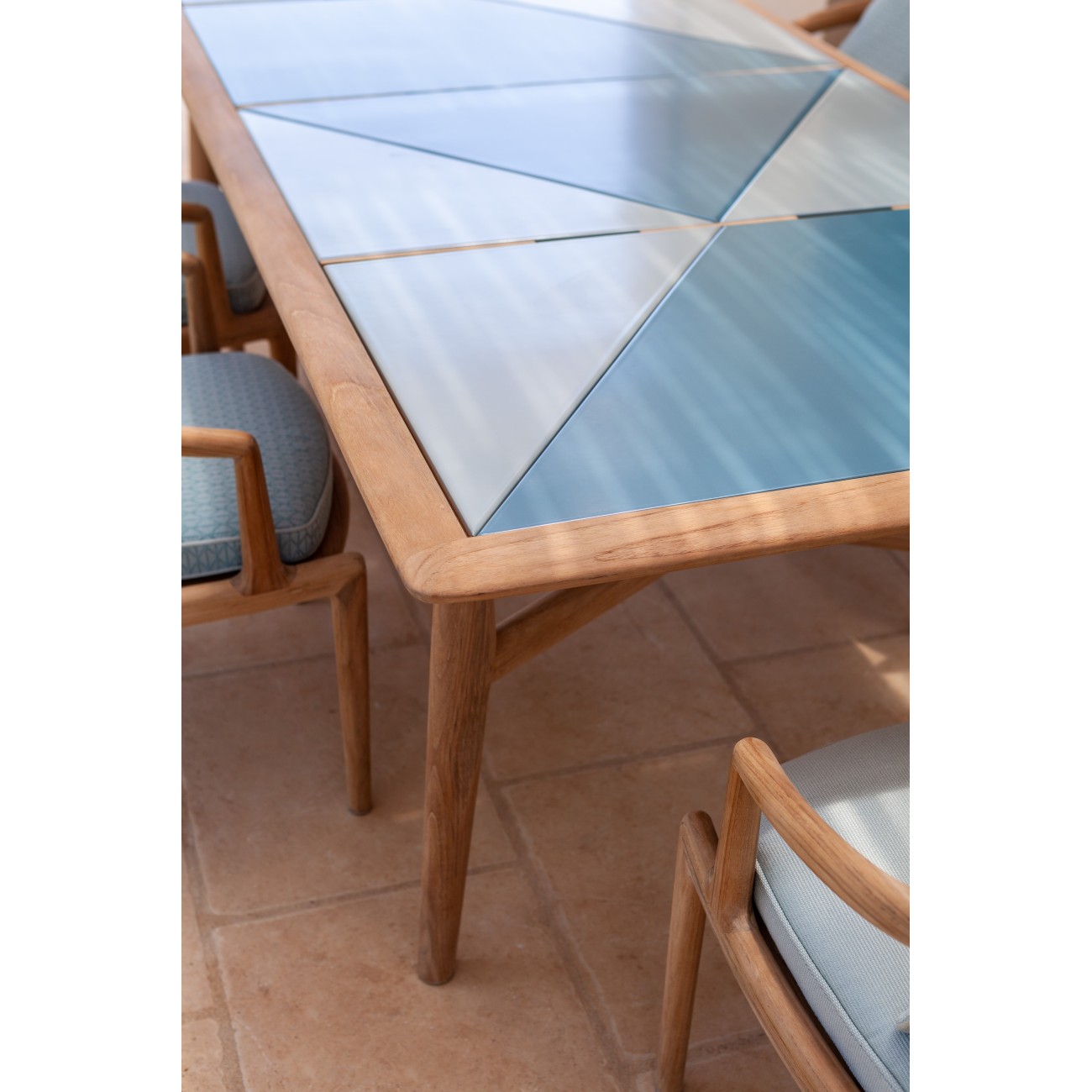 POLTRONA FRAU THE SECRET GARDEN TABLE