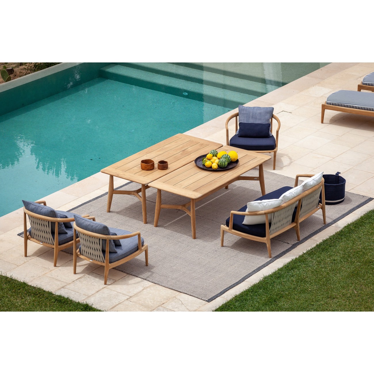 POLTRONA FRAU THE SECRET GARDEN TABLE