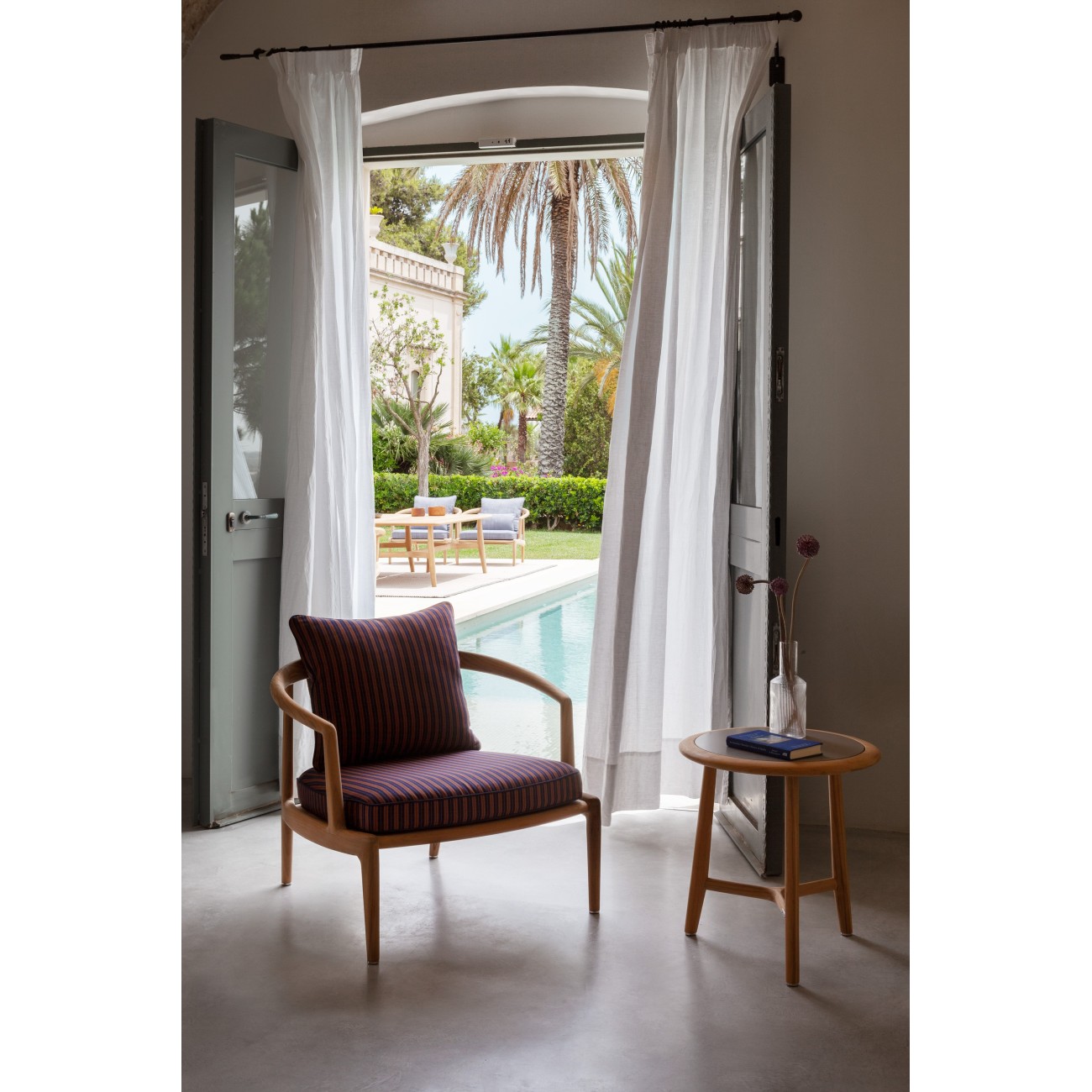 POLTRONA FRAU THE SECRET GARDEN LOW TABLES