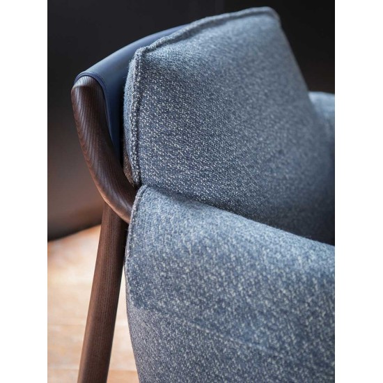 POLTRONA FRAU TIMES LOUNGE ARMCHAIR