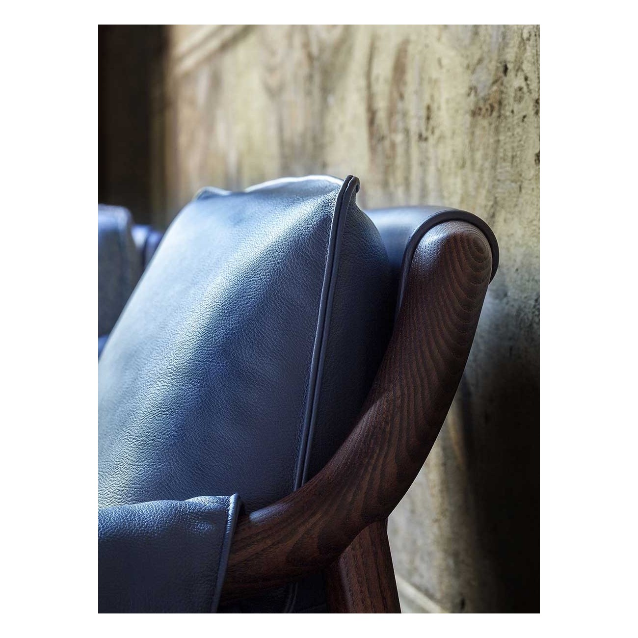 POLTRONA FRAU TIMES LOUNGE ARMCHAIR